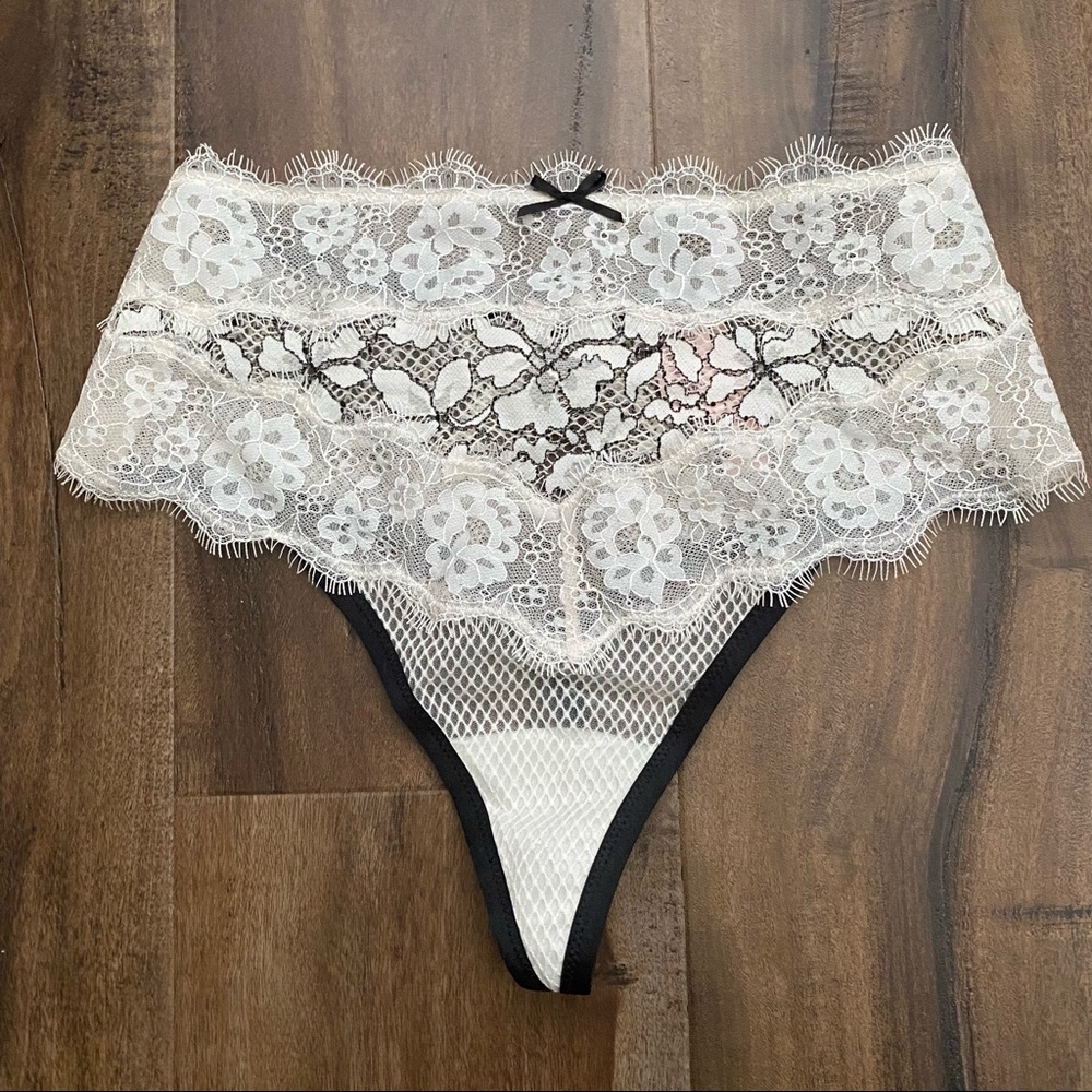 NWT Victoria’s Secret Dream Angels Chantilly Lace